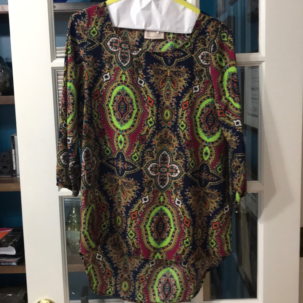 High to low blouse with a unique design